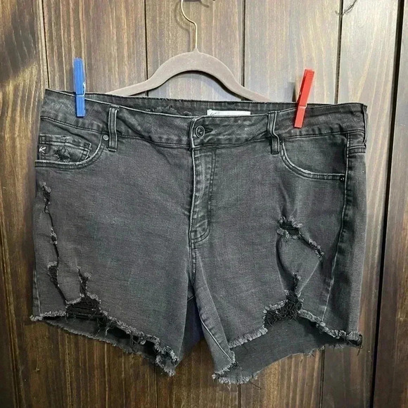 Kancan (Exclusively for Maurices) Black Rough Hem Distressed Shorts. Size:16 - Picture 1 of 12